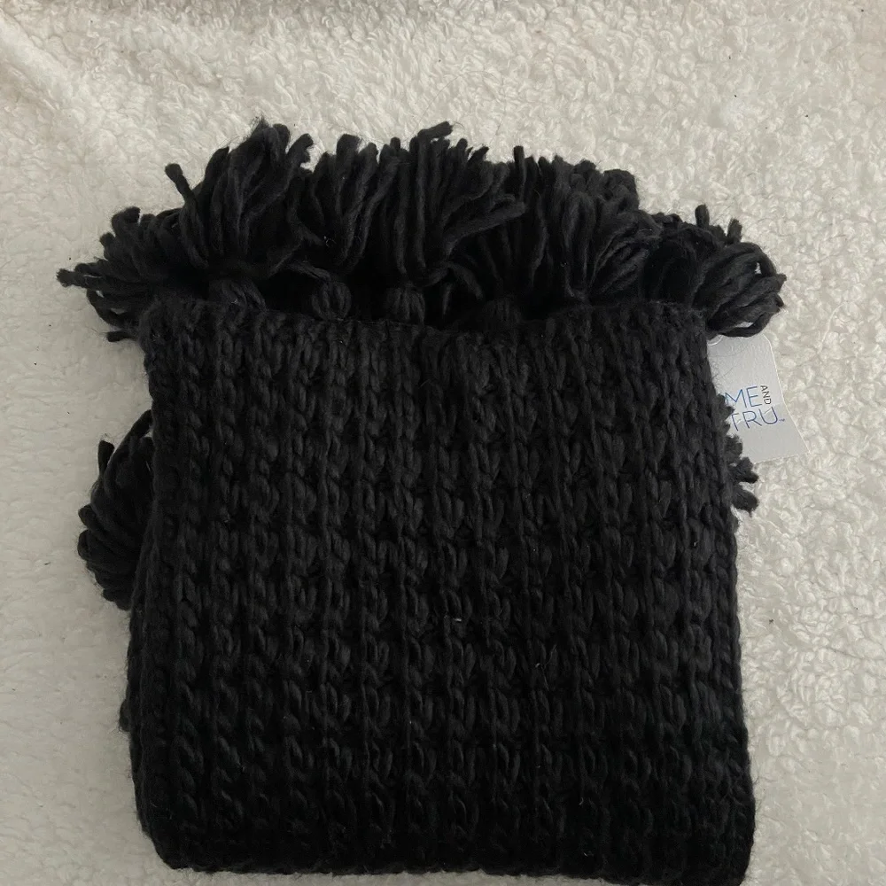 Chunky knit black heavy long scarf NWT